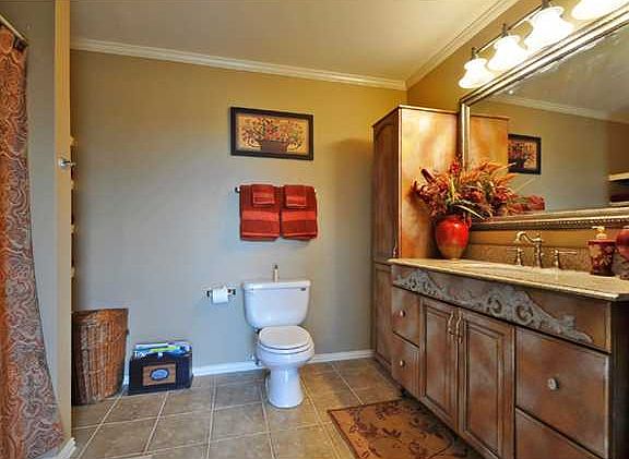 upstairs full bath
