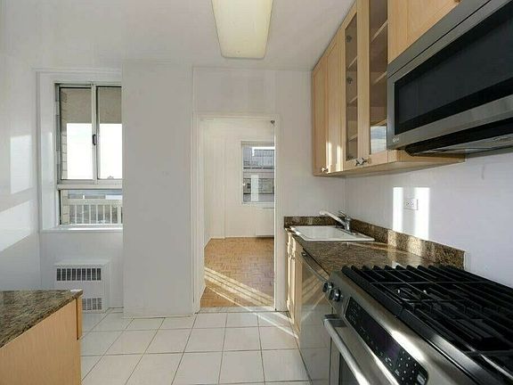 4th image of 424 W End Ave #2108