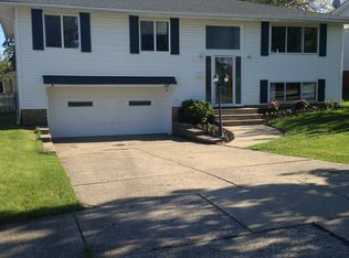 3327 Nottingham Dr, Parma, OH