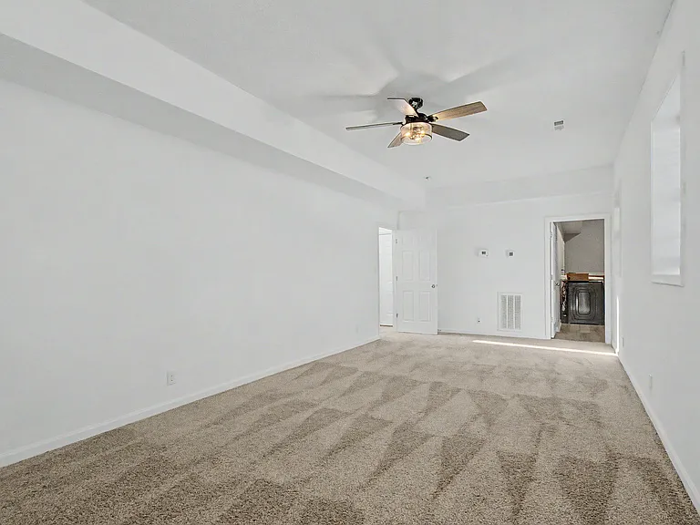 1371 Constitution Dr — Photo 36