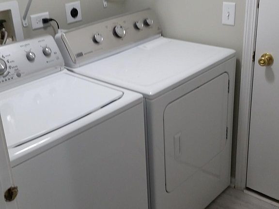 4th image of 1424 Cheriton Cir