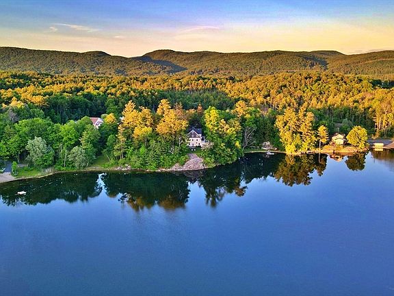 2nd image of 615 Laurel St