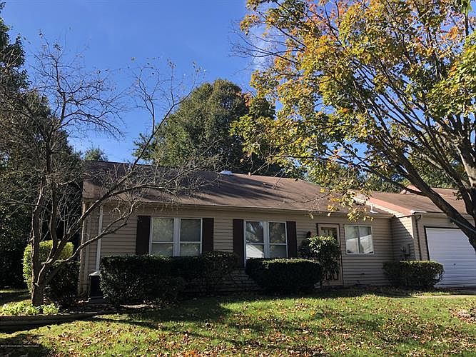1st image of 814B Westminster Ct