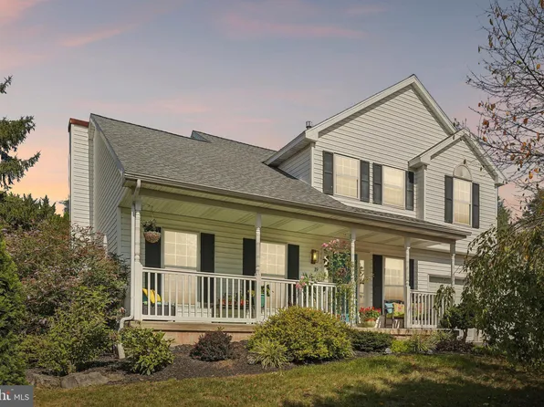 19 Pebble Beach Ln, Pottstown, PA 19464