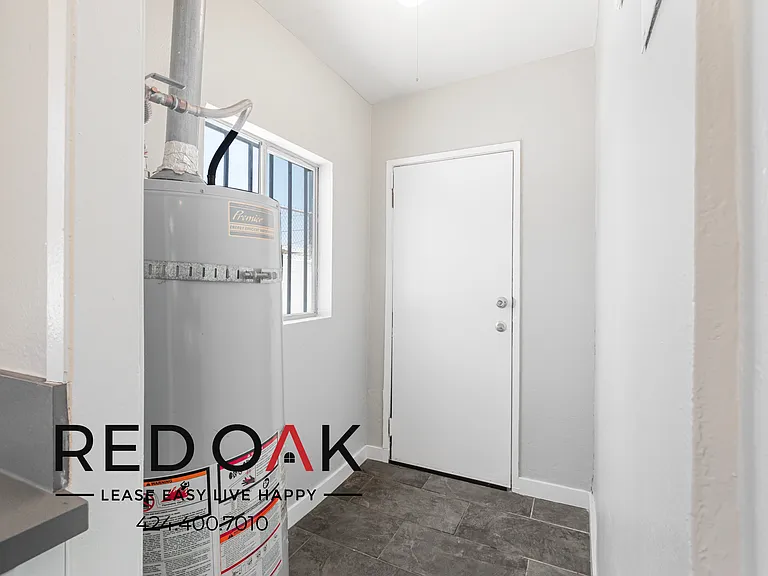 1182 E 52nd St #1184-1/2 — Photo 11