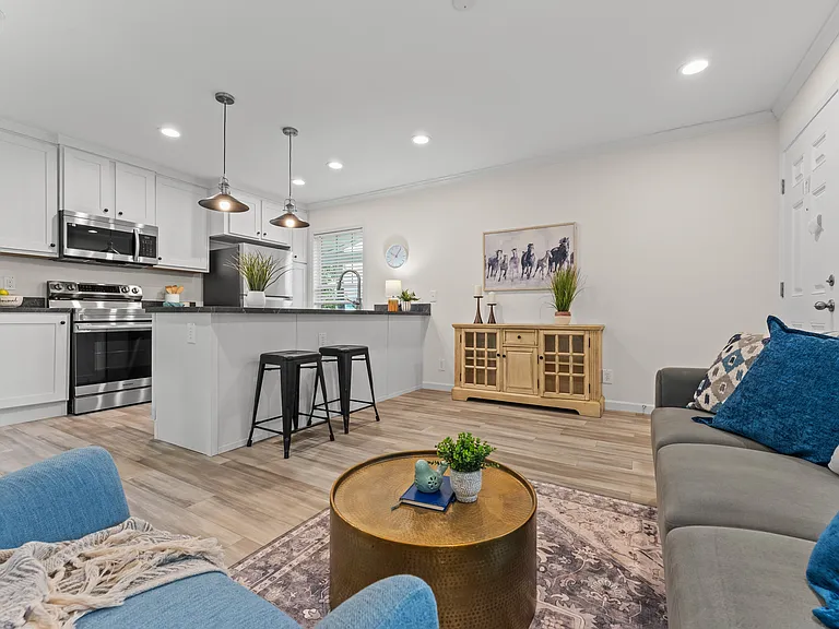 569 Ridge Crest Ln — Photo 10