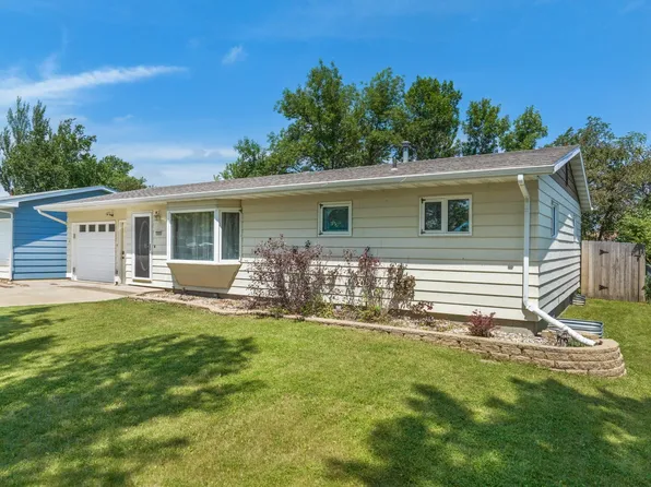900 24th Ave NW, Minot, ND 58703
