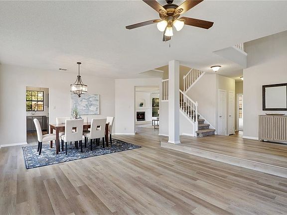 2nd image of 1205 Oakwood Blvd