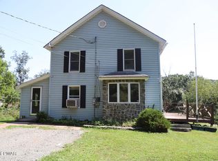 15 Card Ln, Milanville, PA 18443