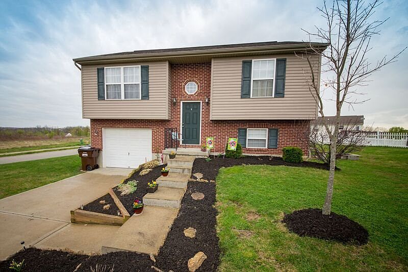 1st image of 556 Astoria Ct