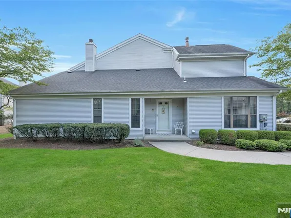 117 Swiatek Ct, Mahwah, NJ 07430