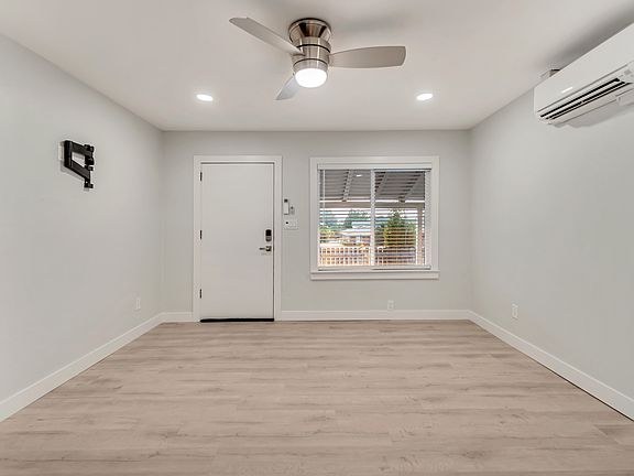 4th image of 1702 E Woodside Dr APT 2