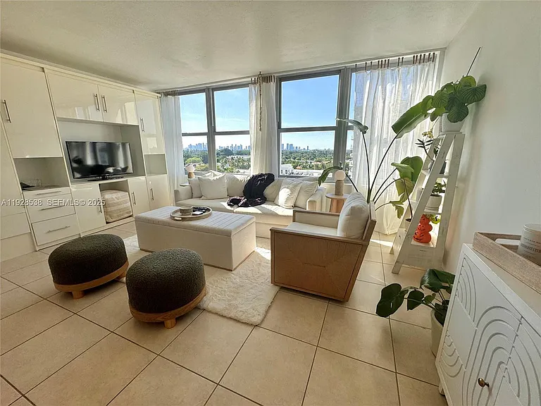 2899 Collins Ave #1004 — Photo 4