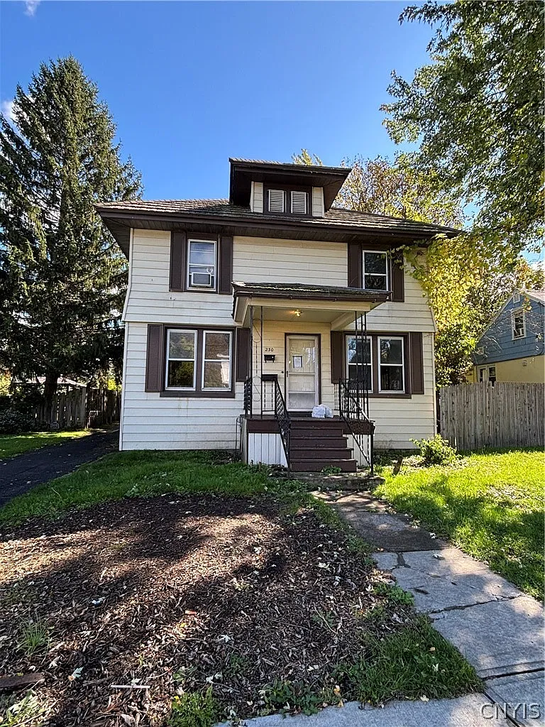 3 bed, 2.0 bath, 1352 sqft, $2,000 — Photo 1