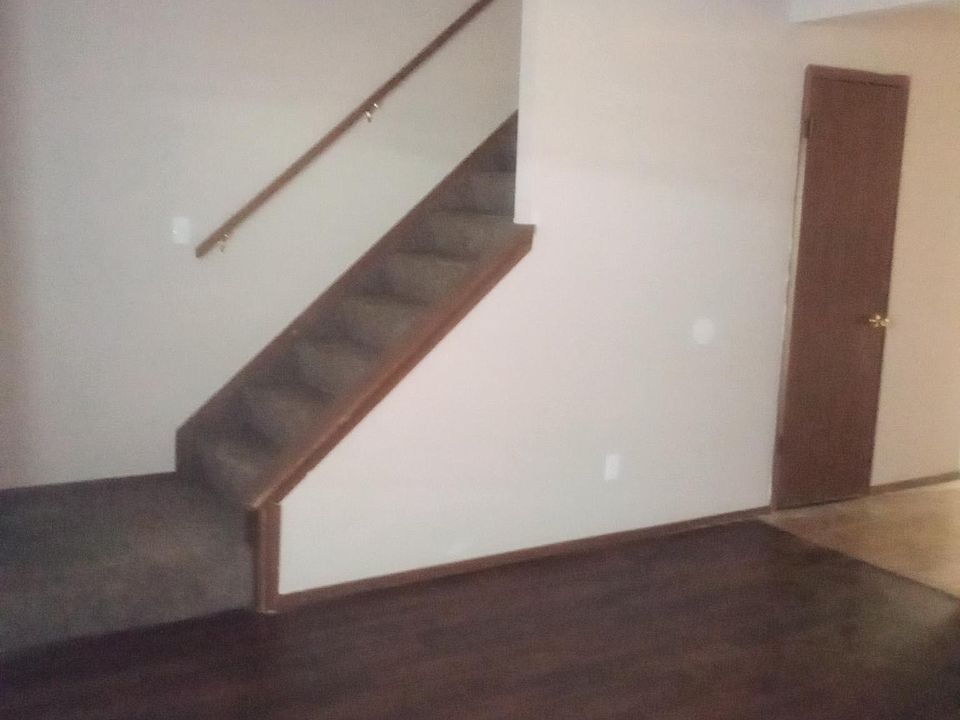 1st image of 104 Barry Ct