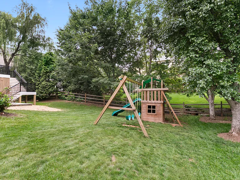 46450 Saffron Ct — Photo 32