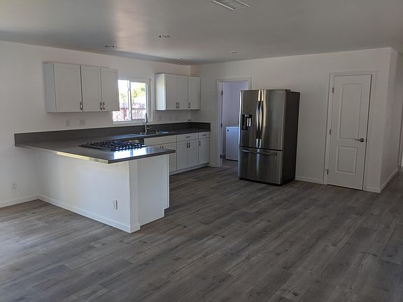3rd image of 460 Lynwood Ln