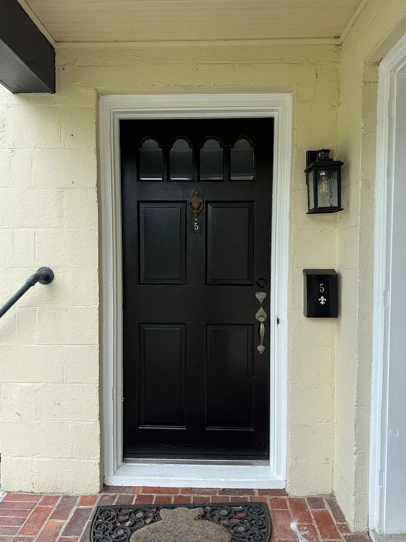 3 Bedroom End-Unit Near Downtown Easton | Heating, Water & Lawn Care Included — Photo 2