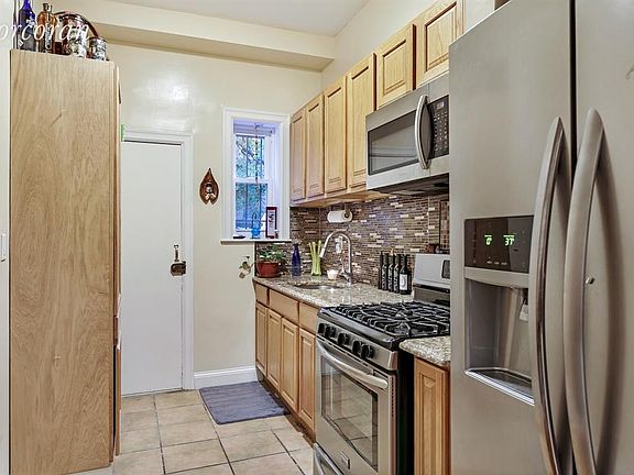 3rd image of 294 Lefferts Ave
