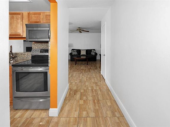 5th image of 211 ESPLANADE WAY #101