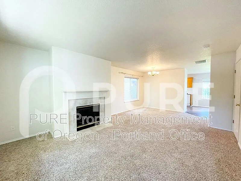 3 bed, 1.5 bath, 1300 sqft, $2,595 — Photo 4