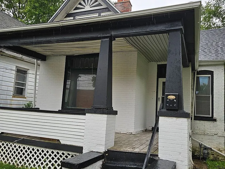 1812 NE Monroe St — Photo 2