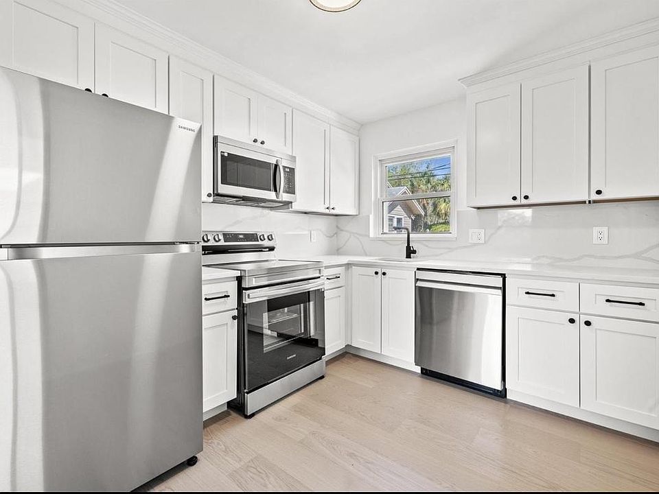 1st image of 877 14th Ave N #1/2
