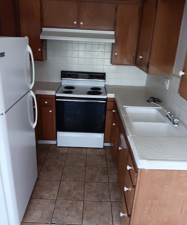 1st image of 844 S Marengo Ave APT 4