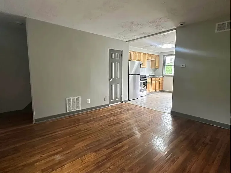 350 Lasalle St #425 — Photo 11
