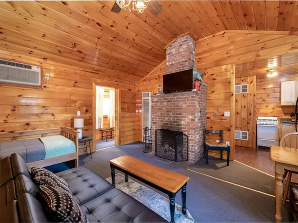 686 Endicott St N #2, Laconia, NH 03246