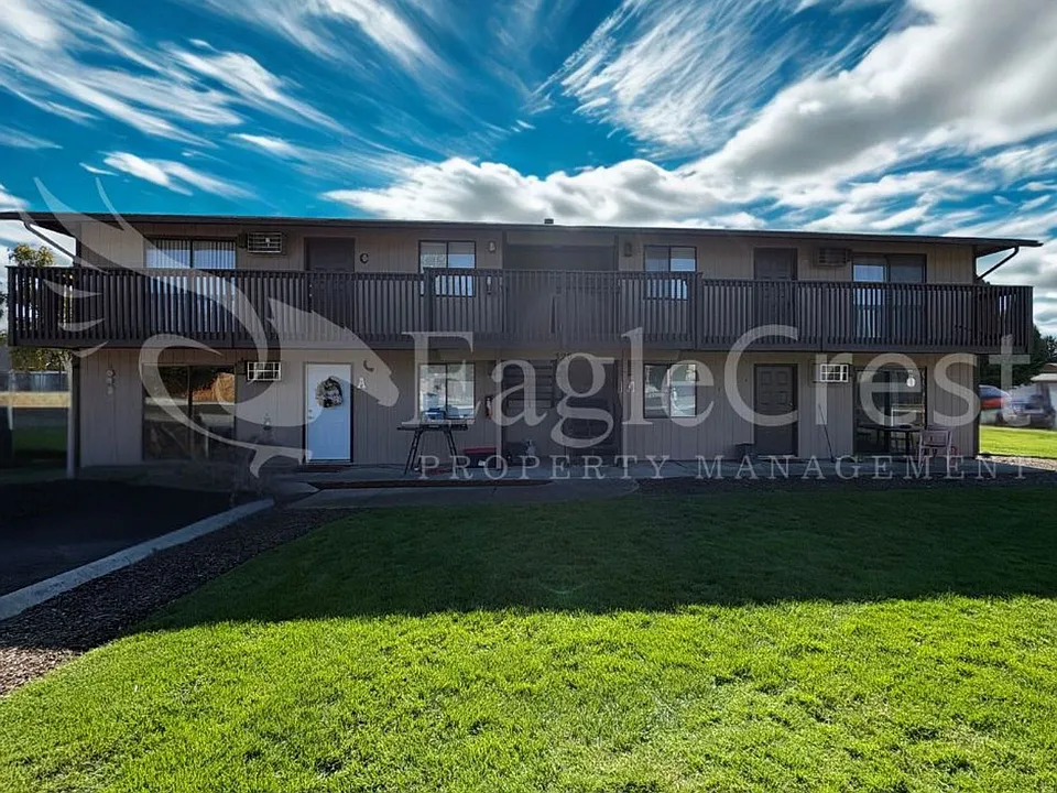 320 NE C St