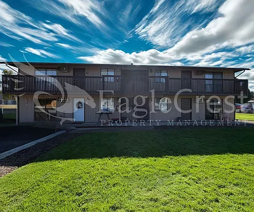 320 NE C St Photo 1