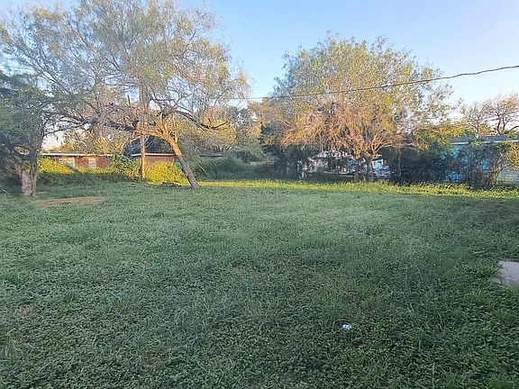 2nd image of 1308 W Circle Dr