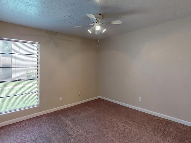Tower Park Apartments — Photo 36