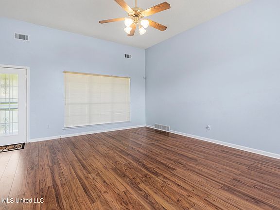 4th image of 12749 Fox Run Dr