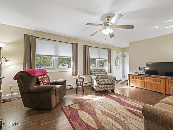 3rd image of 485 Clifton Park Center Rd