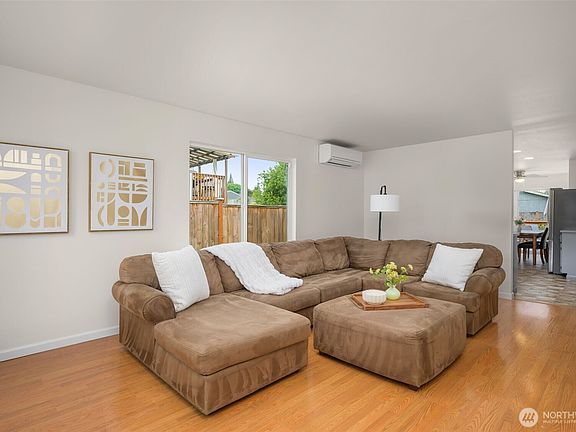 3rd image of 1415 S Thurston Street