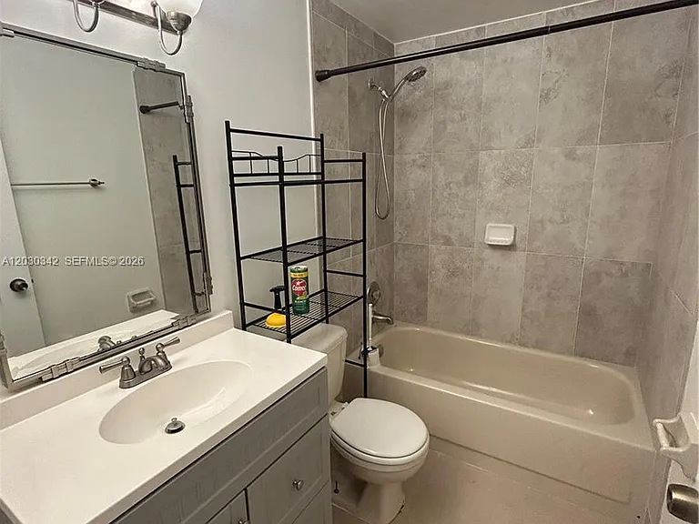 4401 SW 70th Ter — Photo 16