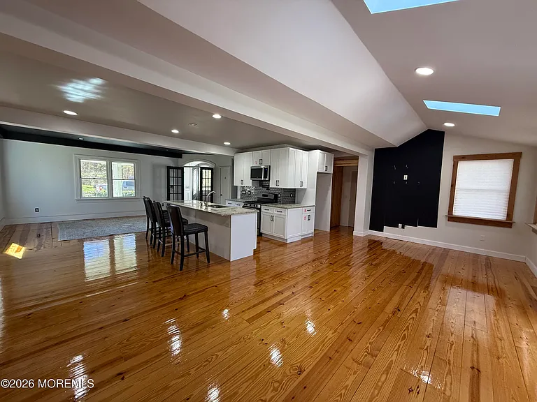 605 Farrelly Ave — Photo 5