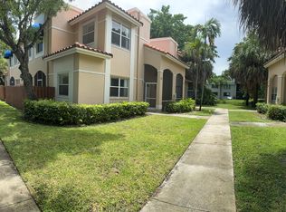 549 Racquet Club Rd APT 32, Fort Lauderdale, FL 33326