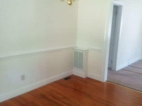4th image of 6 Monument Dr