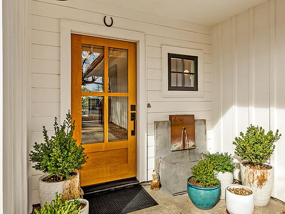5th image of 1443 SW Canyon Dr