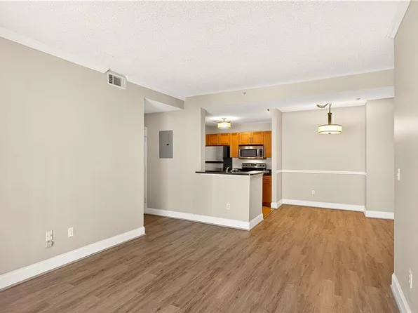 1074 Peachtree Walk NE Unit B212, Atlanta, GA 30309