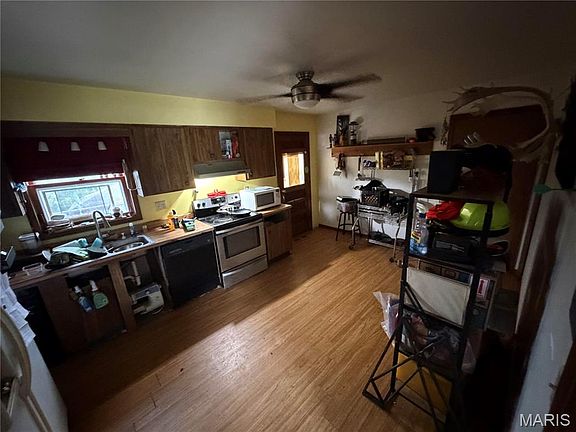 5th image of 1001 Hilldell Dr
