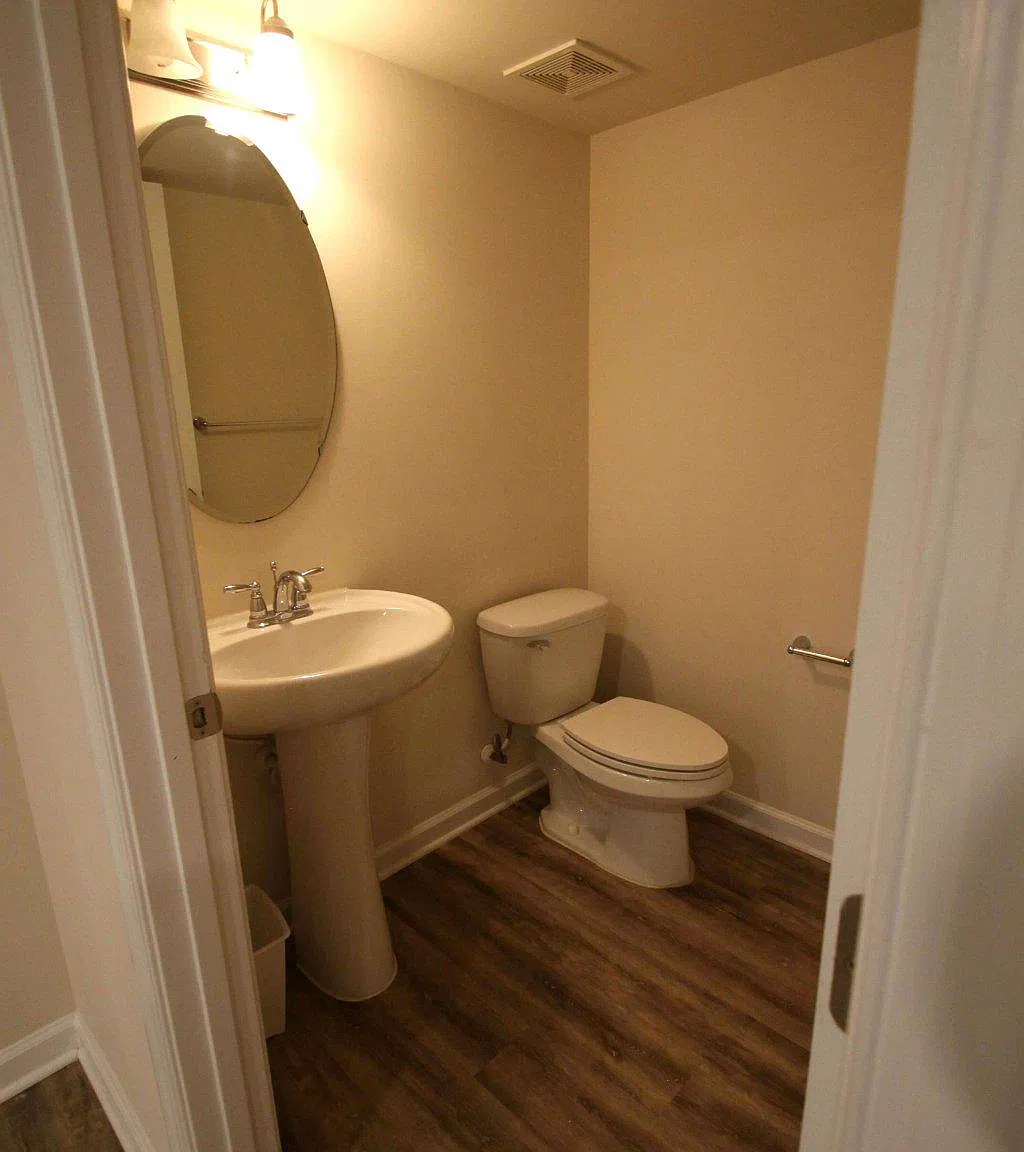 3 bed, 2.5 bath, 2040 sqft, $3,000 — Photo 3