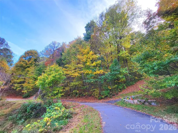 200 Village Ln #3A, Waynesville, NC 28786
