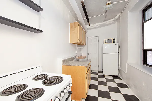 Rented by R New York | media 7