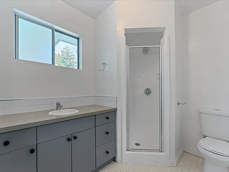 1437 E Windsor Rd #16 — Photo 9