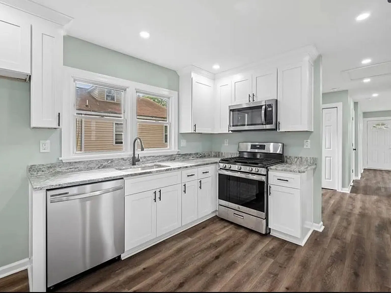 3 bed, 1057 sqft, $2,000 — Photo 3