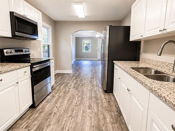 5th image of 657 15th Ave S